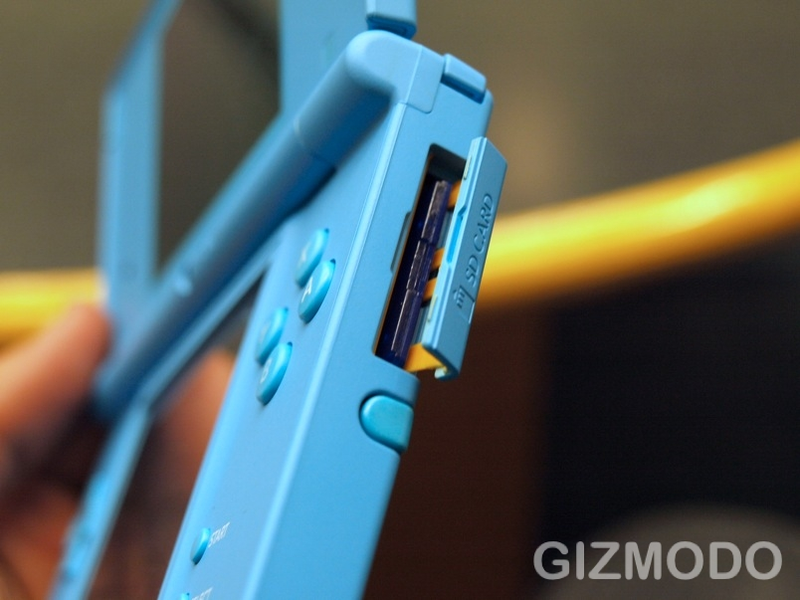 Illustration for article titled Hands On With Nintendo DSi: This Blue Version Looks Downright Electric